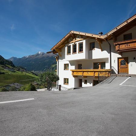 Appartementhaus Pinnisblick Neustift im Stubaital Exterior photo