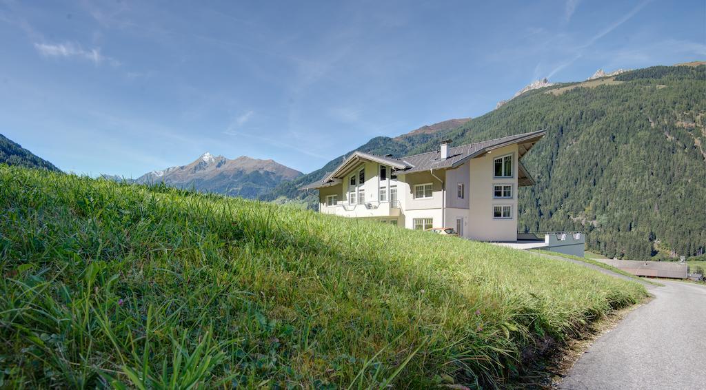 Appartementhaus Pinnisblick Neustift im Stubaital Exterior photo