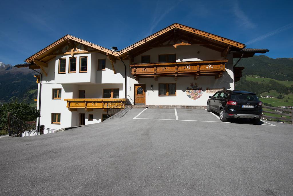 Appartementhaus Pinnisblick Neustift im Stubaital Exterior photo